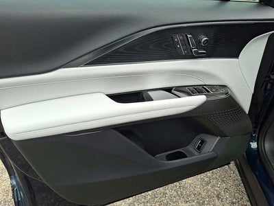 2025 Cadillac LYRIQ Luxury 1